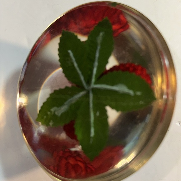 Vintage Lucite raspberry jam jar lid, mid century kitchen - Picture 3 of 3